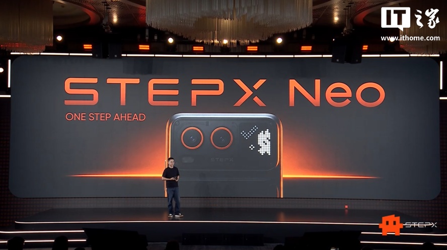 阶跃终端首款智能体手机 STEPX Neo 亮相，配备交互背屏
