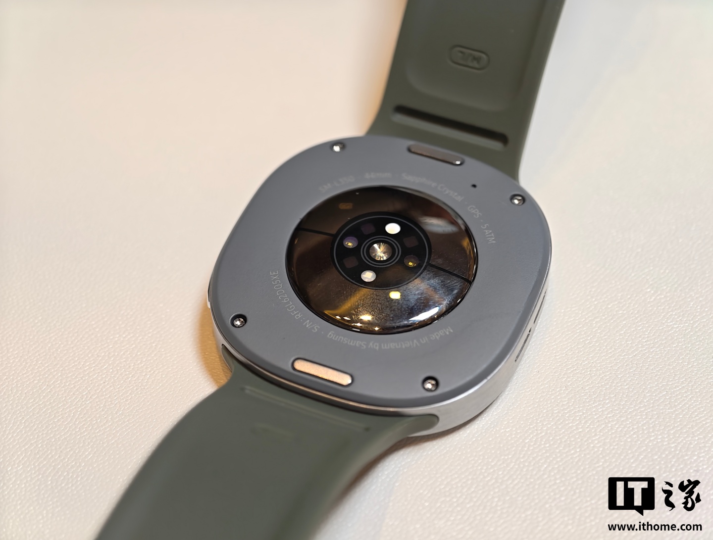 三星 Galaxy Watch 9/Ultra2 手表现场实拍：精致轻盈，坚固奢华