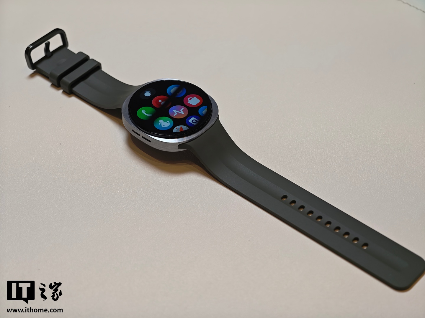 三星 Galaxy Watch 9/Ultra2 手表现场实拍：精致轻盈，坚固奢华