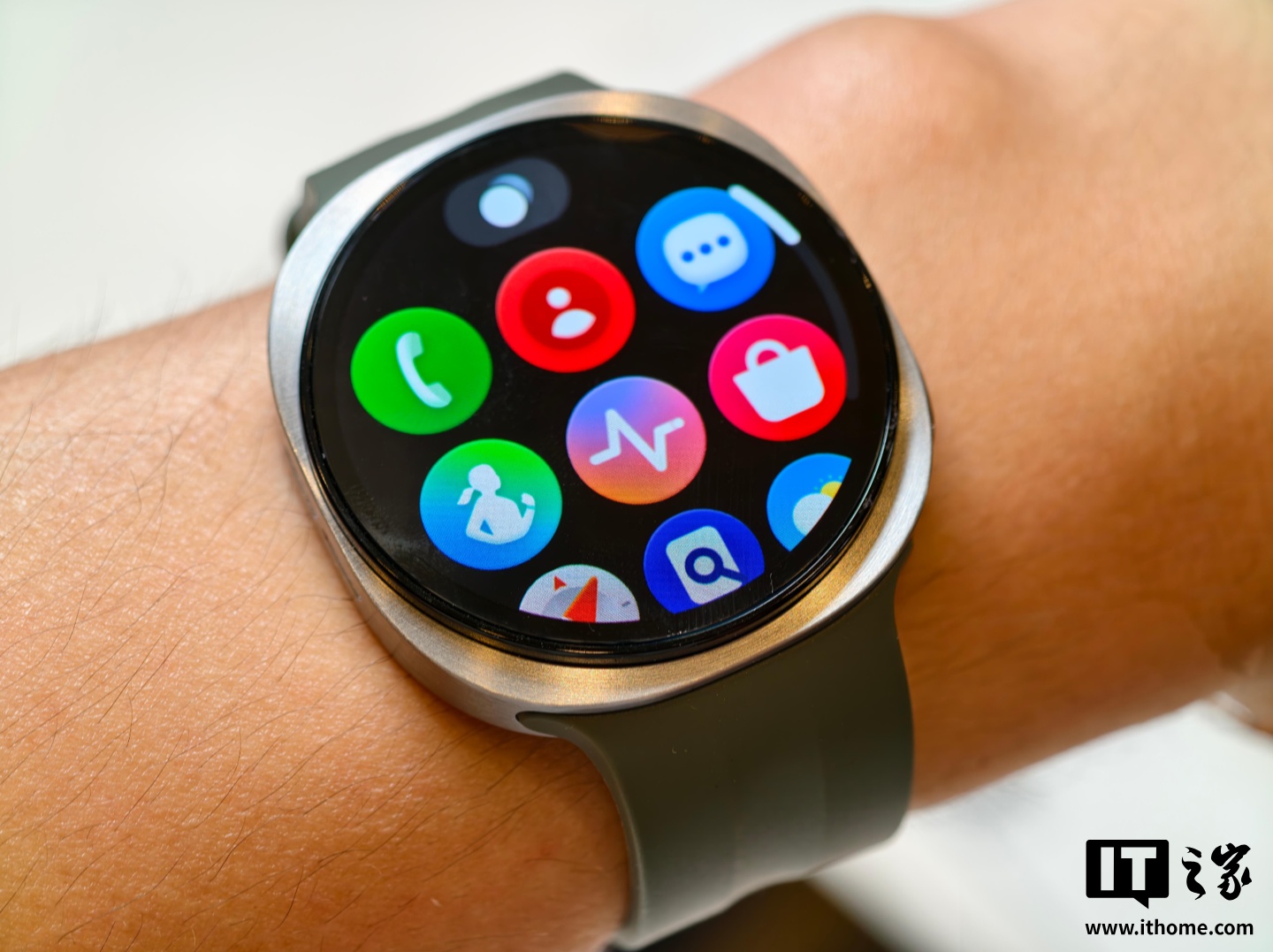 三星 Galaxy Watch 9/Ultra2 手表现场实拍：精致轻盈，坚固奢华