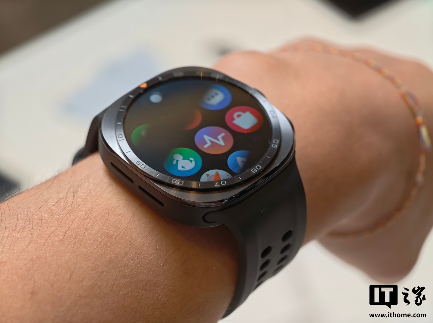 三星 Galaxy Watch 9/Ultra2 手表现场实拍：精致轻盈，坚固奢华