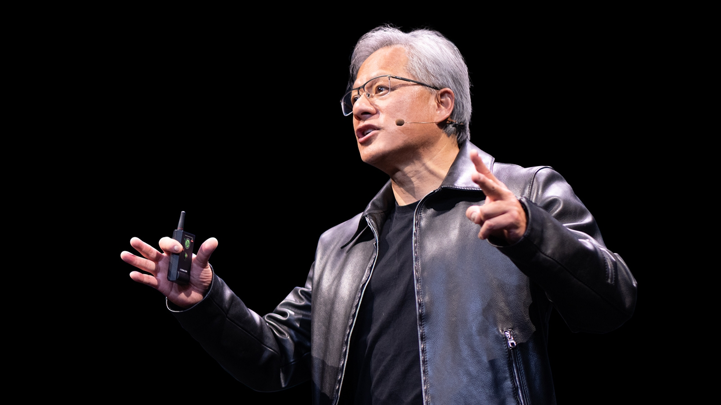 英伟达 CEO 黄仁勋：“AI 末日论”该翻篇了，行业别再吓人了